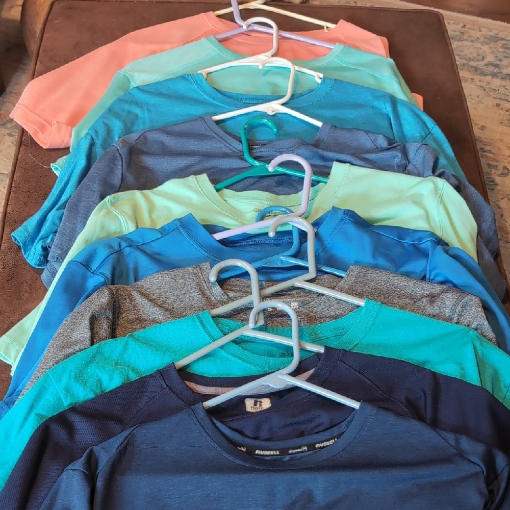 Assorted Mens T-Shirts - Blue, Green, Gray 10 In all.